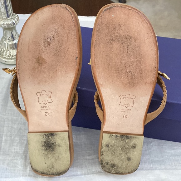 Stuart Weitzman cashew suede leather flip flops with gold shoe charms, 6.5 - Picture 5 of 11